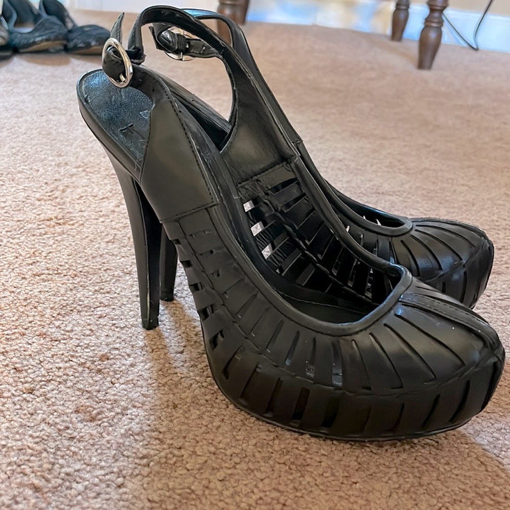 BCBG generation round toe sling backs